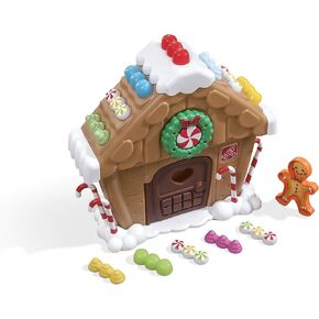 Step2 My First Gingerbread House ، لعبة عيد الميلاد التفاعلية للأطفال ، تشمل 20 قطعة من الملحقات لتزيينها ، مصنوعة من البلاستيك المتين ، للأطفال الصغار 1+ سنوات