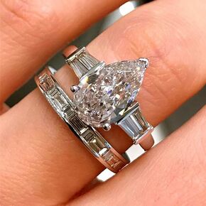 Sdouefos 2PCS Pear Shaped Wedding Ring Set for Women Platinum Plated Silver Moissanite Bridal Sets Wedding Rings Teardrop Engagement Ring Set Radiant Cut Engagement Rings Set Size 8