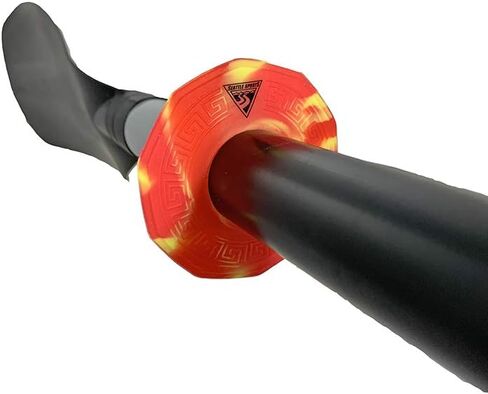 سياتل سبورتس تتوهج في حلقات التنقيط البحرية الداكنة لمجاديف الكاياك in Kuwait