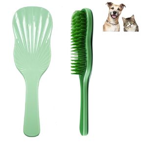 فرشاة جرو ناعمة للكلاب الصغيرة - فرشاة الاستمالة اللطيفة لـ Shih Tzu ، Yorkie ، Maltese & Maltipoo. مزيل شعر الكلاب الفعال للتشابك والسكان (الأرجواني)