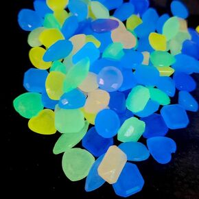 500pcs توهج الحصى في الحوض في الحجارة الداكنة الصخور المتوهجة الحصى المضيئة الحجر الحجري المكسور للعصارة bonsai terrarium مزهرية حشو خزان السمك أواني حديقة الديكور (لون مختلط)