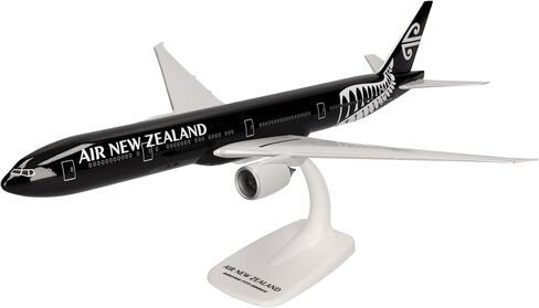 Herpa Snap-Fit Model Airplane Boeing 777-300ER Turkish Airlines TC-LJK Izmir, Airplane, Miniature in Scale 1:200, Collector's Item, Model with Stand, Plastic in Kuwait