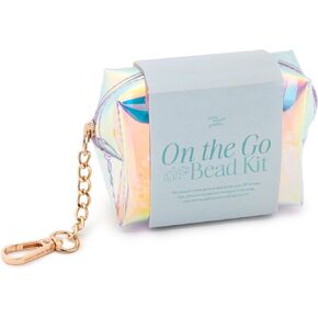 يشمل Little Words Project on the Go Bead Kit و DIY Makelet Kit ، حبات ملونة وكتل رسائل وحقيبة سستة ، هدية ممتعة وإبداعية لجميع الأعمار ، إنشاء أساور مخصصة