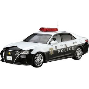 Aoshima Toyota GRS214 Crown Patrol Car for Traffic ’16 1:24 Scale Model