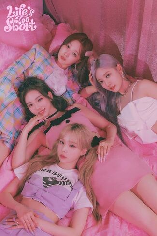 ألبوم صغير Aespa Girls 2nd للعالم الحقيقي CD+72p PhotoBook+1p بولارويد+1p PhotoCard+1p ملصق قابل للطي على العبوة+1ea ملصق+تتبع مختوم in Saudi Arabia
