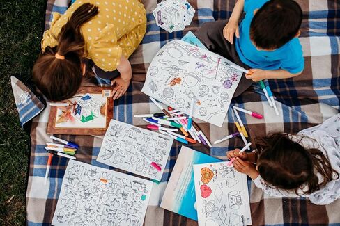 Mini Doodle Mat for Toddlers & Kids - Mess Free ومسحة من أجل التعلم الأبجدي والكتابة والتلوين - لا حصيرة حرفة قابلة لإعادة الاستخدام للأعمار 3-7 (Mini Dino Roar) in Kuwait