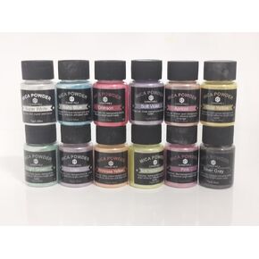 Mica Powder 12 Colore Pearlescent Pigment - من أجل الراتنج الايبوكسي ، صنع الصابون ، طلاء الأظافر ، لمعان الشفاه ، ظلال العيون ، قنبلة الحمام ، الوحل والشمعة - 10 جرام كل زجاجة (الأشكال الأصلية)