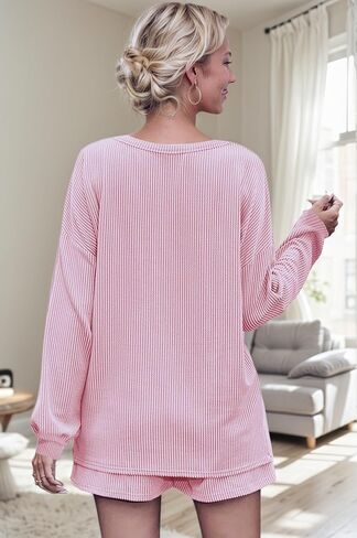 بيجامة عيد الميلاد للسيدات بأكمام طويلة مضلعة وسروال قصير متطابق مع مجموعة ملابس مريحة مع جيوب in Kuwait