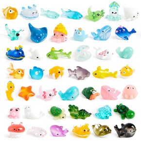 Joyin 50 pcs شخصيات راتنجات المحيطات الصغيرة ، التماثيل الصغيرة للحيوانات البحرية لزخارف الحديقة اللطيفة ، سحر الوحل للحرف اليدوية ، مشاهد مصغرة DIY ، تفضل حفلة عيد الميلاد