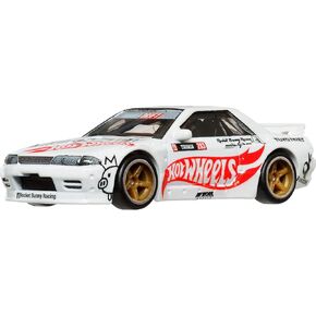 Hot Wheels Premium Care Cult Carnible Toy Car ، 1:64 Scale Die-Cast Nissan Skyline GT-R (R32) ، مركبة الكلاسيكية الحديثة مع إطارات REAL Riders