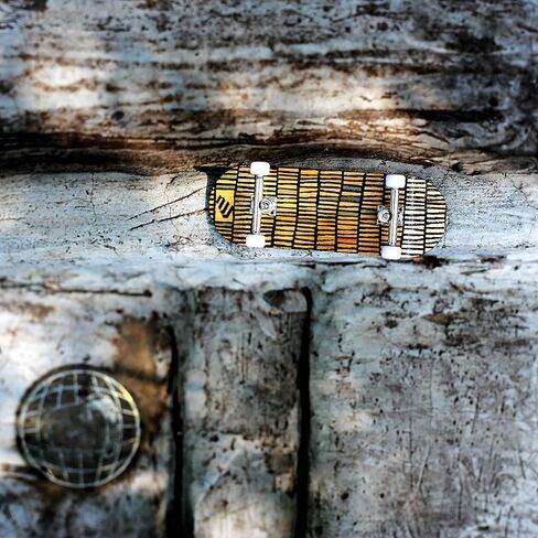 ألواح التزلج على Fingerboards Pro (NW9.0 Kickflip Deck 98mmx34mm 5 طبقة اللون من Maple Wooden Wooden)+(NW Prince 34mm Trucks)+(NW II Logo Wheels) (Fance) in Kuwait