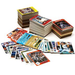 600 بطاقة بيسبول بما في ذلك 1 Nolan Ryan 1 Babe Ruth و 1 حزمة بطاقات البيسبول القديمة في كل صندوق مختوم