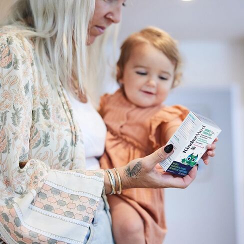 السعال الليلي للرضع من KinderMed، مصنوع من شراب الصبار العضوي، ومستخلص أوراق اللبلاب الإنجليزي، ومستخلص شاي البابونج، للأطفال بعمر شهرين فما فوق، 2 أونصة سائلة in Kuwait