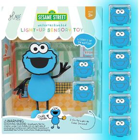 Glo Pals x Sesame Street Cookie Monster Water-Activated Bath Toy with 6 Reusable Light-Up Cubes for Sensory Play