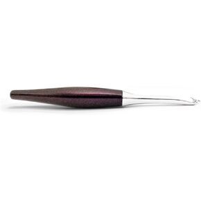 خطاف الكروشيه Furls ، Adyssey Amethyst ، نصيحة مطلية بالنيكل للانزلاق دون عناء ، مقبض مريح من Crochet Hooks 7 "(Odyssey - Amethyst ، J - 6.00mm)