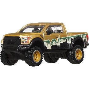 Hot Wheels Premium Cirt Cultible Toy Car ، 1:64 Scale Die-Cast '17 Ford F150 Raptor ، مركبة على الطريق مع إطارات Real Riders Real