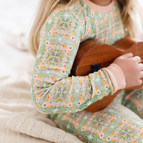 Burt's Bees Baby Baby Girls' Pajamas, Tee and Pant 2-Piece Pj Set, Take Me to Paris 2-PK, 12 Months in Kuwait