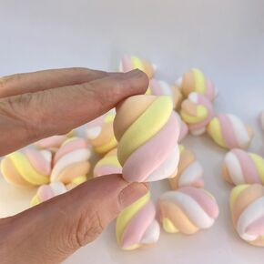 25 PCS Marshmallow ， واقعية حلوى القطن المزيفة الاصطناعية نموذج الدعائم الدعائم المنزل (متعدد الألوان)