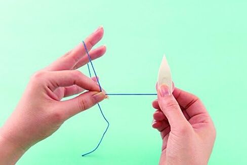 Clover 57-737 Tatting Lace Tool, Tatting Shuttle Bobbin, White in Saudi Arabia