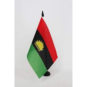 Igbo People of Nigeria Table Flag 5 'x 8' ' - Ibo Desk Flag 21 × 14 سم - عصا بلاستيكية سود