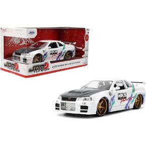 Jada Toys JDM Suners 1:24 Die-Cast 2002 Nissan Skyline GT-R (R34) ، أبواب افتتاحية ، داخلية مفصلة ، إطارات مطاطية ، قابلة للتحصيل للأعمار 8+ (أبيض لامع)
