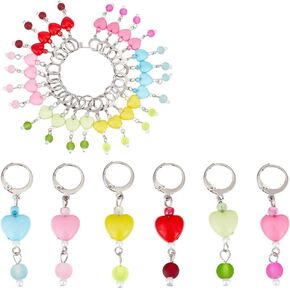 Sunnyclue 1 Box 30pcs 6 Colors Heart Crochet Markers Glass Gritcher Marker Colorful Love Hearts على شكل حبات سحر قفل الكروشيه علامات Leverback لنسجها مجوهرات DIY Supplies Supplies