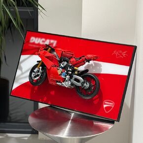 شاشة Iluane Wallboard for Lego Technic Ducati Panigale V4 S Motorcycle Building Set 42202 ، Compans Collectibles Wall Mount ، Home أو Office Décor (لا توجد سيارة)