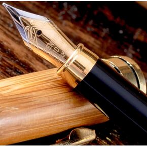Monaggio Bamboo Fountain Pen مصنوع من الخشب الفاخر مع محول قابل لإعادة التعبئة ، مجموعة الحالات الخشبية ونقطة NIB الجميلة. يعمل بسلاسة مع خراطيش يمكن التخلص منها. قلم الخط الجيد