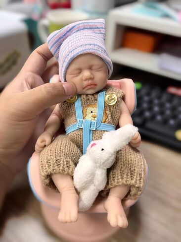 7" Girl Micro Preemie Full Body Silicone Baby Doll ，Realistic Newborn Baby Doll Real Life Miniature Baby Doll with Feeding Accessories in Kuwait