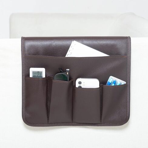 منظم مسند ذراع للأريكة من جلد البولي يوريثان، حامل مجلات كرسي بذراعين، حامل عن بعد مقاوم للماء للأريكة مع جيب كبير، 4 جيوب صغيرة للمجلات، جهاز التحكم عن بعد، الهاتف، الآيباد، الكتب (بني) in Kuwait