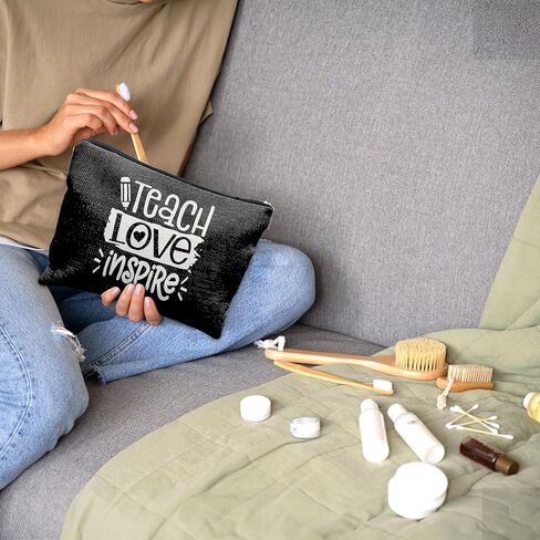 حقيبة مستحضرات التجميل لتقدير المعلم من نوجريت، حقيبة أدوات الزينة للسفر من جروفي إنها مي مرحبًا أنا المعلم، هدايا العودة إلى المدرسة للمعلمين، هدايا شكرًا للمعلمين in Kuwait