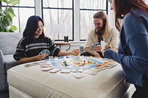 CATAN Cities & Knights 5-6 Player Board Game Extension (6th Edition) Add More Players, Strategy Game for Kids & Adults, Ages 12+, 3-6 Players, 90-120 Minute Playtime, Made by Catan Studio in Saudi Arabia