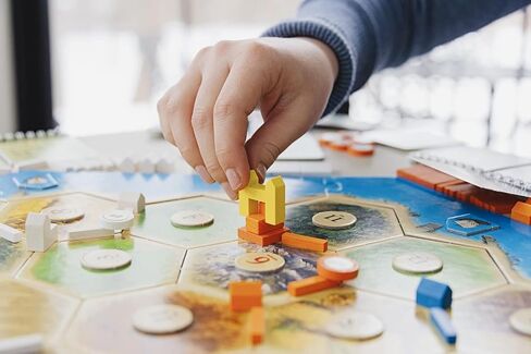 CATAN Cities & Knights 5-6 Player Board Game Extension (6th Edition) Add More Players, Strategy Game for Kids & Adults, Ages 12+, 3-6 Players, 90-120 Minute Playtime, Made by Catan Studio in Saudi Arabia