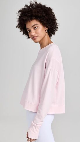 سويت شيرت نسائي قصير من Sweaty Betty بعد الفصل الدراسي in Saudi Arabia