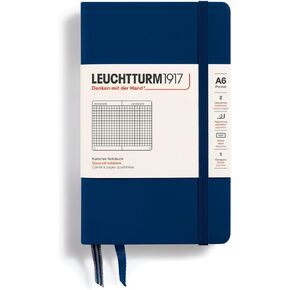 Leuchtturm1917 - دفتر Notebcover Pocket A6-187 صفحات مرقمة للكتابة والمجلة (البحرية ، مربعة)
