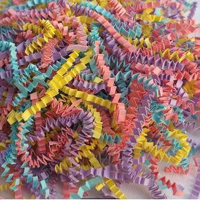 Crinkle Cut Paper Pastred - 5.3 Oz Fluffy Gift Box Filler ، Stainting for Christmas ، Wedding ، Birthday | حشائش التعبئة الزخرفية ، زينة الحفلات (مزيج العيد)
