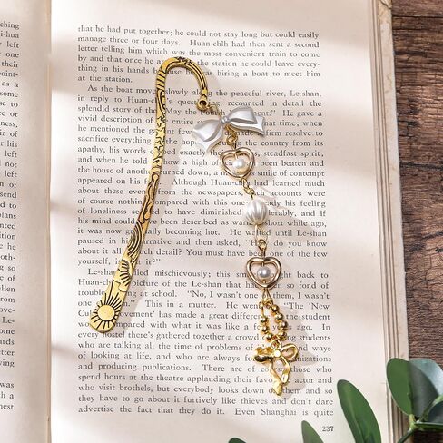 Charm Metal Bookmark Gifts - Seashell Starfish Book Marks for Reading Women Girls Funny Gold Y2k Beads Aesthetic Page Marker for Sea Ocean Lovers Birthday Students Teachers School Supplies in Saudi Arabia