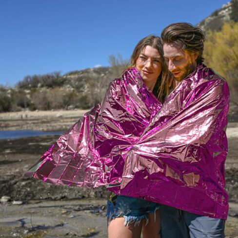 EVERLIT Survival Emergency Mylar Thermal Blanket, Foil Space Blanket Designed for NASA, Body Warmer Blanket for Outdoor, First Aid, Camping Gear, Hiking Travel (4 Pack, Forest Green) in Kuwait