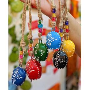 PNS 7 سم، أجراس مطلية معلقة متناغمة متعددة الألوان ديكور احتفالي أجراس معدنية مصنوعة يدويًا على الحبل، أجراس ساحرة، ديكور معلق على الحائط، صانعات ضوضاء أجراس البقر، جدار المزرعة، مجموعة متعددة الألوان لعيد الميلاد من 6 in Kuwait