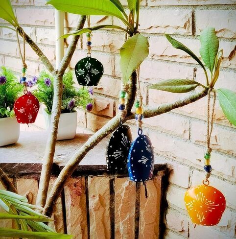 PNS 7 سم، أجراس مطلية معلقة متناغمة متعددة الألوان ديكور احتفالي أجراس معدنية مصنوعة يدويًا على الحبل، أجراس ساحرة، ديكور معلق على الحائط، صانعات ضوضاء أجراس البقر، جدار المزرعة، مجموعة متعددة الألوان لعيد الميلاد من 6 in Kuwait