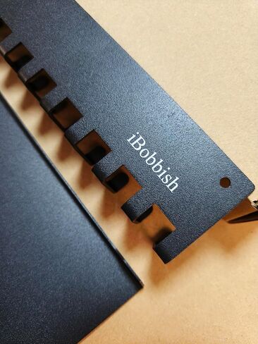 غير انزلاق كانت تعتقد أنها قادرة على ذلك حتى قامت برفع شماعات شماعات الرف الكأس ، وعرض شماعات الميدالي in Kuwait