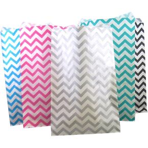N'ICEPackaging - 50 Qty 8.5 "× 11" أكياس هدايا الورق المسطحة الزخرفية - أنماط ألوان شيفرون مختلطة على الأكياس البيضاء - للمبيعات/الأطراف ملفات تعريف الارتباط/الهدايا