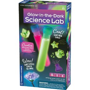التايمز و Kosmos Glow-in-the-Dark Science Lab التجربة STEM مجموعة | 5 أنشطة ممتعة وآمنة مع مواد متوهجة وأصباغ النيون! | DIY Glow Sticks ، Neon Chalk & More | يتضمن الأشعة فوق البنفسجية المصباح