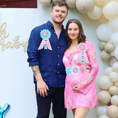 Trucks Or Tiaras Gender Reveal Maternity Sash Kit, Blue Or Pink Baby Shower Belly Belt and Mom to Be Dad to Be Corsage Pins, New Parents Pregnancy Announcement Photo Props Party Supplies in Kuwait