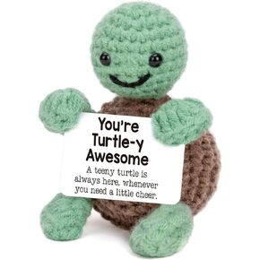 Pickle Buddies Turtle -Y صديق رائع - الدعم العاطفي للكروشيه دمية مصنوعة يدويًا ديكور المكتب الإيجابي للحيوانات الكروشيه.
