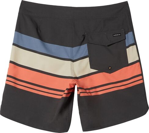 شورت سباحة قصير قياسي للرجال من Quiksilver مقاس 19 للاستخدام اليومي in Kuwait