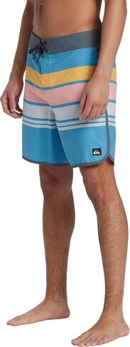 شورت سباحة قصير قياسي للرجال من Quiksilver مقاس 19 للاستخدام اليومي in Kuwait