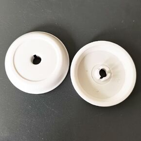 Honeysew 2PCS CARP SPOIL CAP للمغني 1500 Izek ، 2638 ، 2639 ، 14J334 ، CE-100 Futura ، CE-150 Futura III Machine