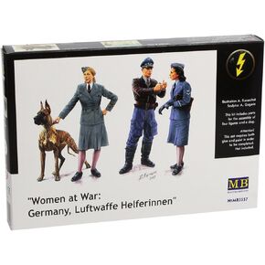 Master Box Women at War: Luftwaffe Assistants (2 امرأة/رجال ، كلب) مجموعات بناء نموذج (1:35)
