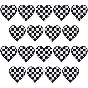 18 PCS HEART IRON ON PATCES ، كلاسيكي أبيض أسود أبيض مقطوع القلب الزخرفي التطريز خياطة الحديد على بقعة القبع